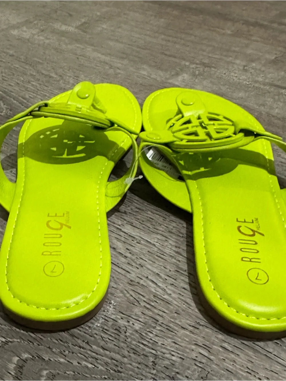 Rouge Helium Neon Lime Decorative Medallion Slip-On Sandals